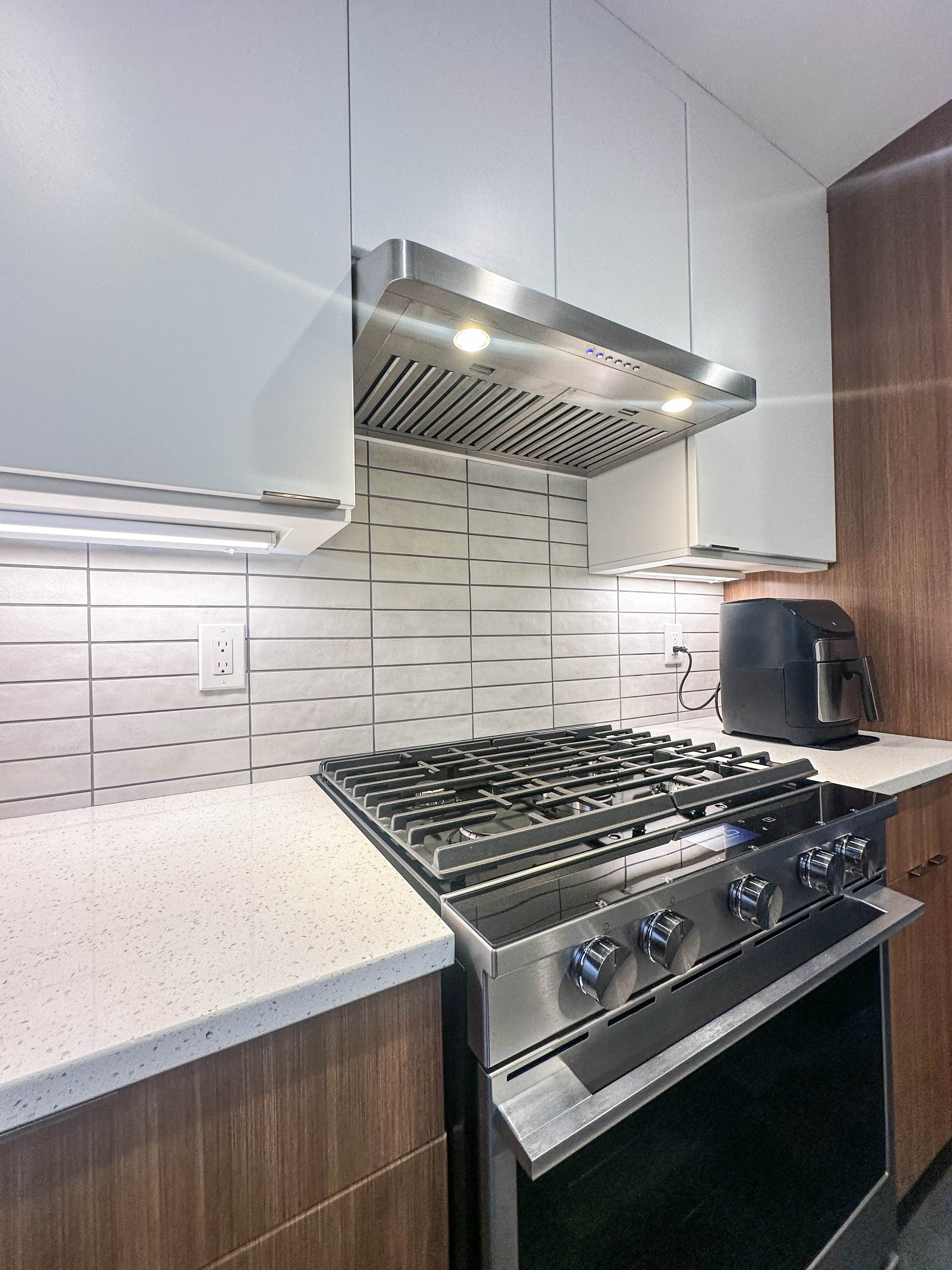 Proline PLJW 185 - Slim Under-Cabinet Range Hood, 600 CFM | Convertible to Ductless, Stainless Steel - Image 12